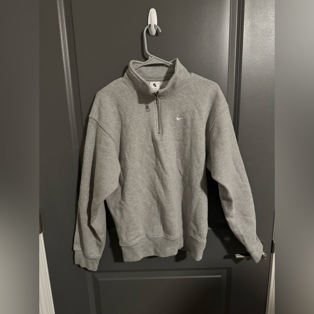 Nike Solo Swoosh
Men's 1/4-Zip Top
